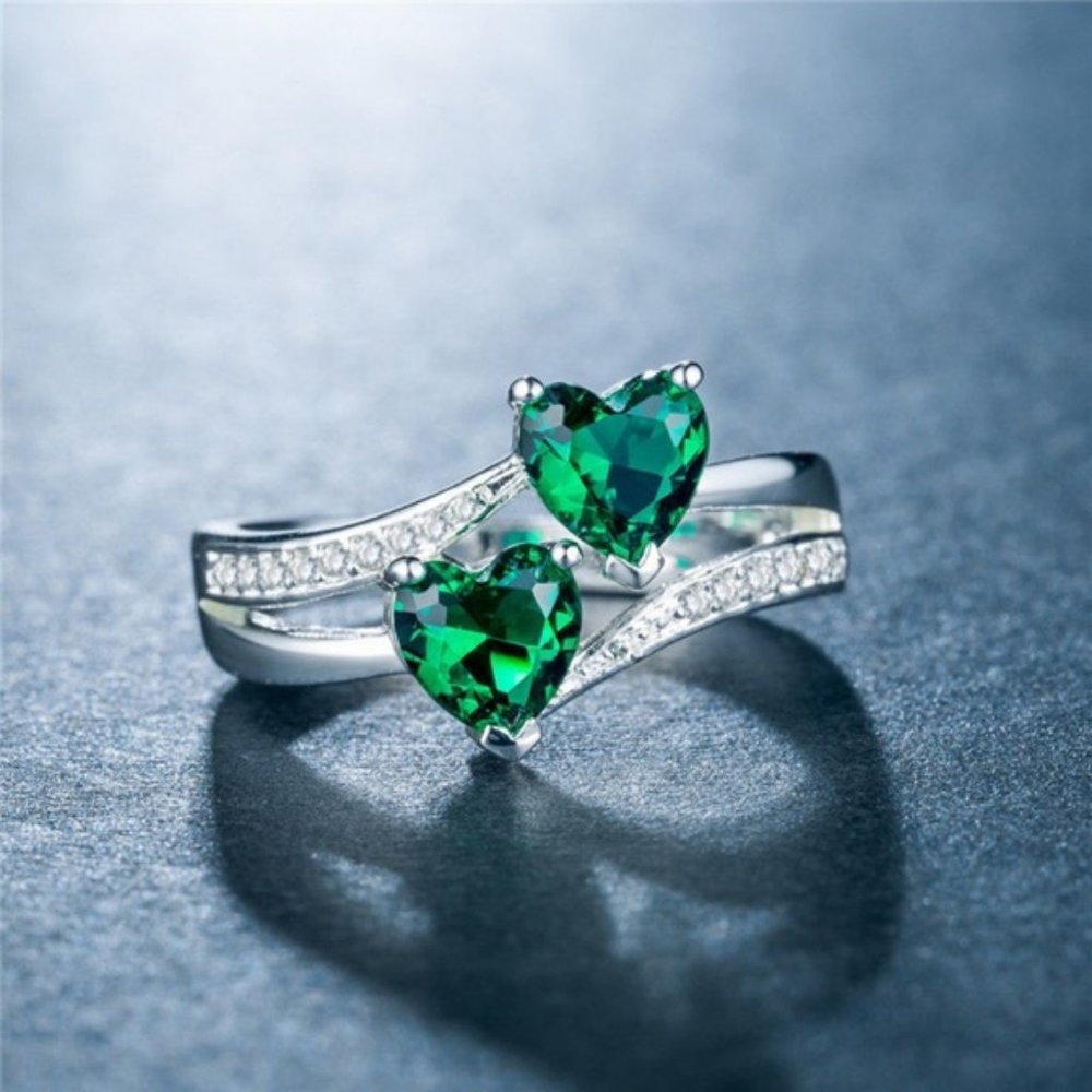 Romantic 925 Silver Heart Shape Emerald Ring New - Picture 2 of 5